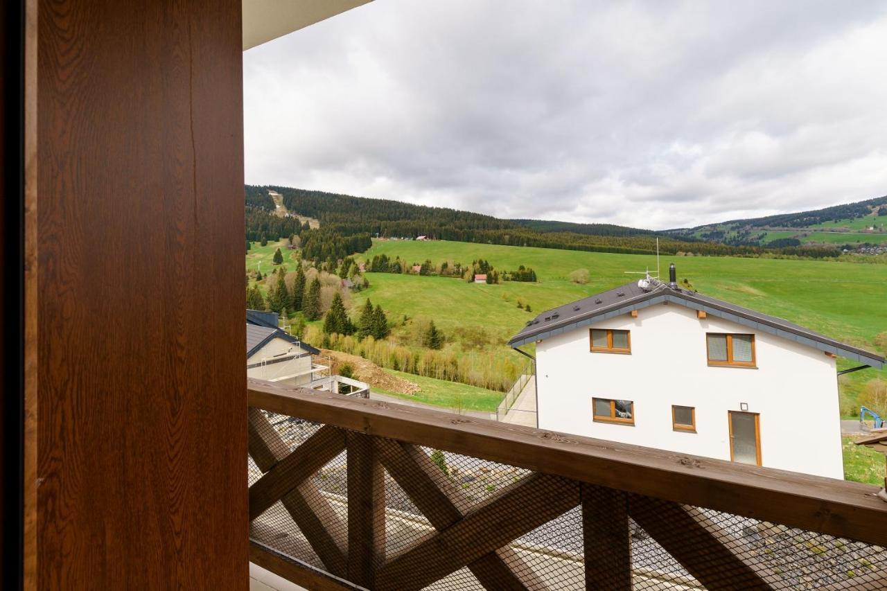 Apartman Svicarek Loučná pod Klínovcem Exteriör bild